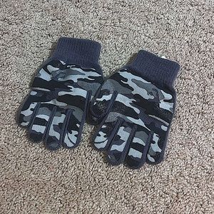 Black & Grey Camo Gloves/Mittens For Kids
